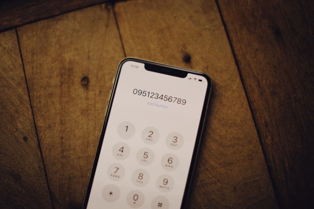 découvrez comment identifier la propriété d'un numéro de téléphone et accéder aux informations associées rapidement et facilement.