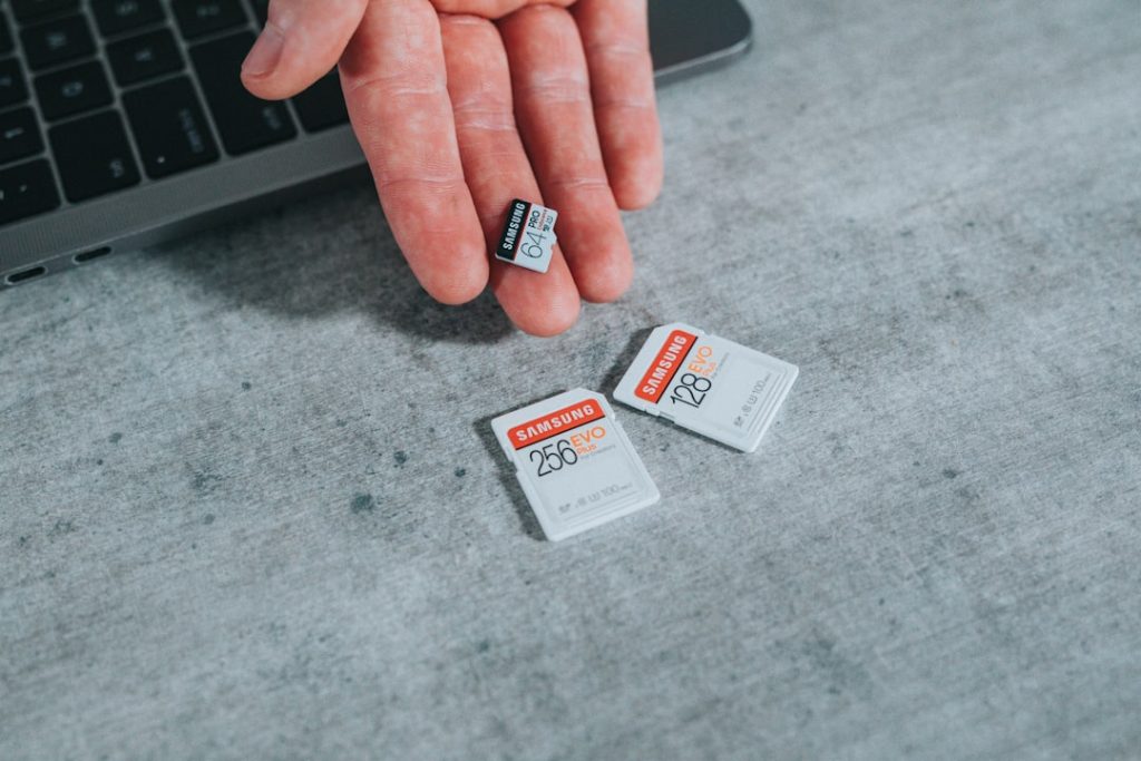 découvrez comment retirer facilement une carte sim de votre téléphone grâce à notre guide étape par étape simple et rapide.