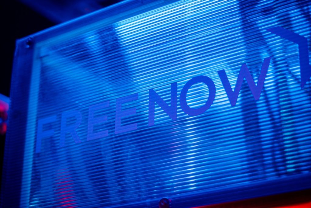 transfernow est un service en ligne facile et rapide pour envoyer et partager vos fichiers volumineux en toute sécurité.